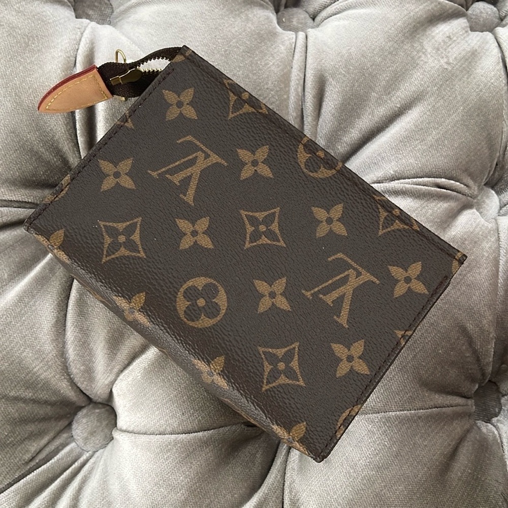 Louis Vuitton toiletry 15